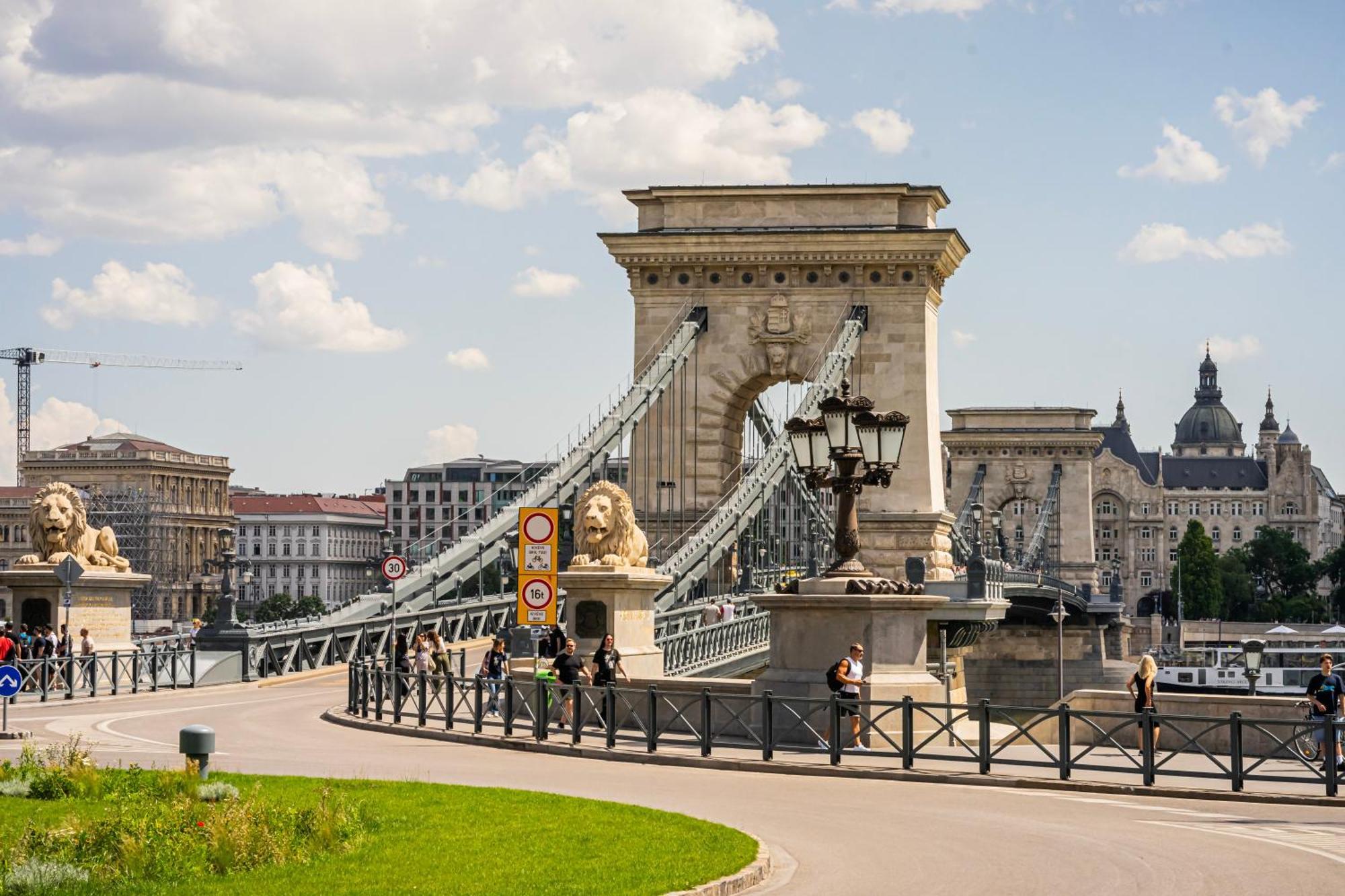 Elegant Escape By Buda Castle For Pleasure Seekers Budapešť Exteriér fotografie